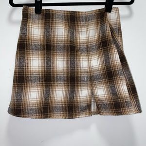 Plaid skirt with slit